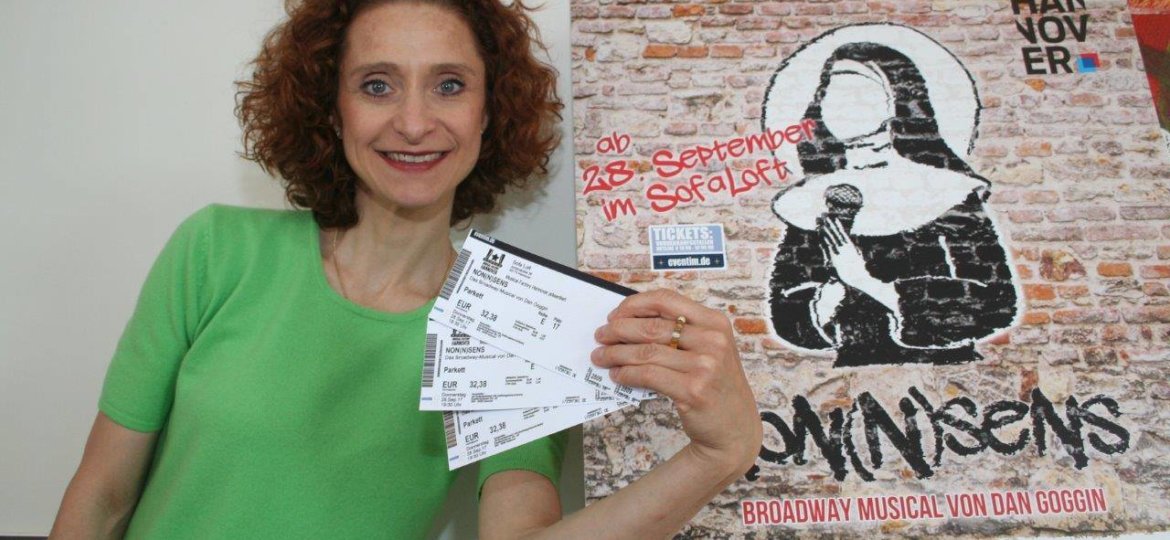 Julia Goehrmann präsentiert die ersten Tickets