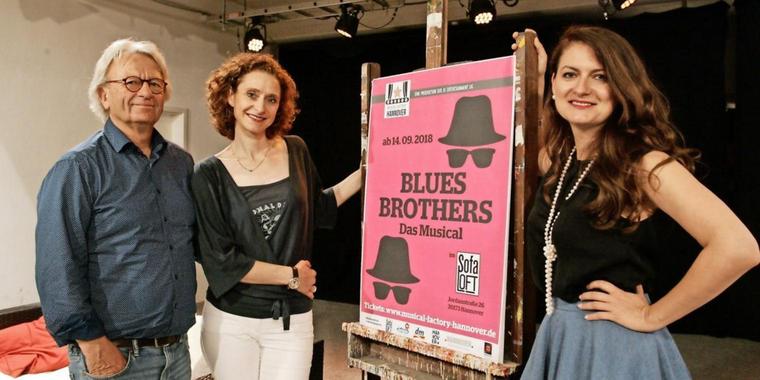 Die-Blues-Brothers-duesen-ins-Sofa-Loft_big_teaser_article